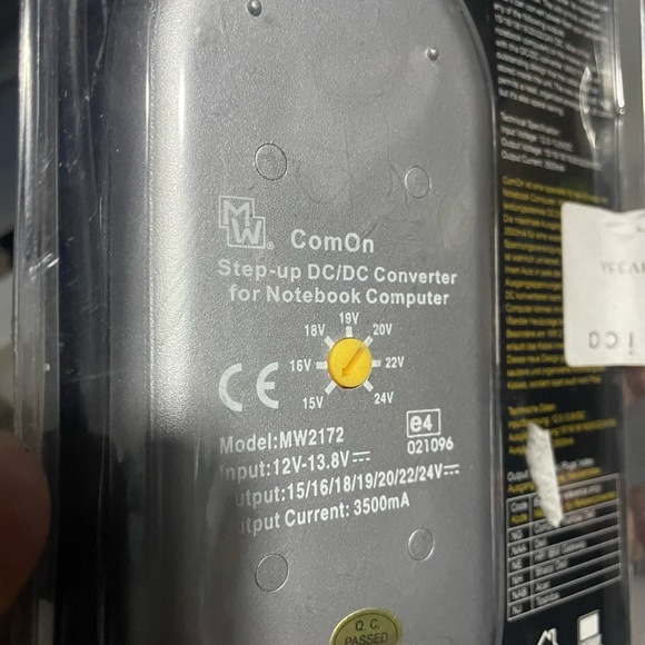 universal DC converter 3500ma for laptops with 12 volt car connector. - Picture 7 of 8